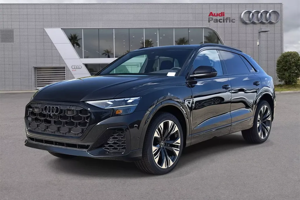 2025 Audi Q8 55 Premium Plus photo 1