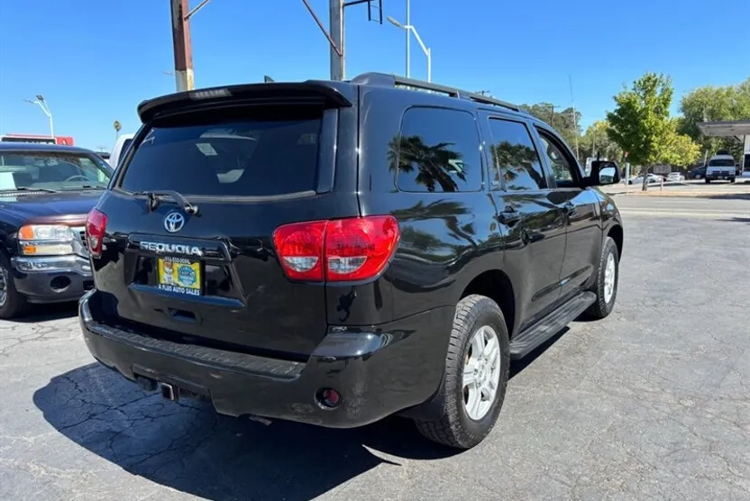 2012 Toyota Sequoia SR5 photo 1