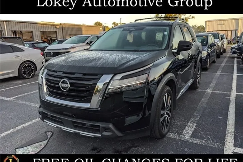 2023 Nissan Pathfinder Platinum photo 1