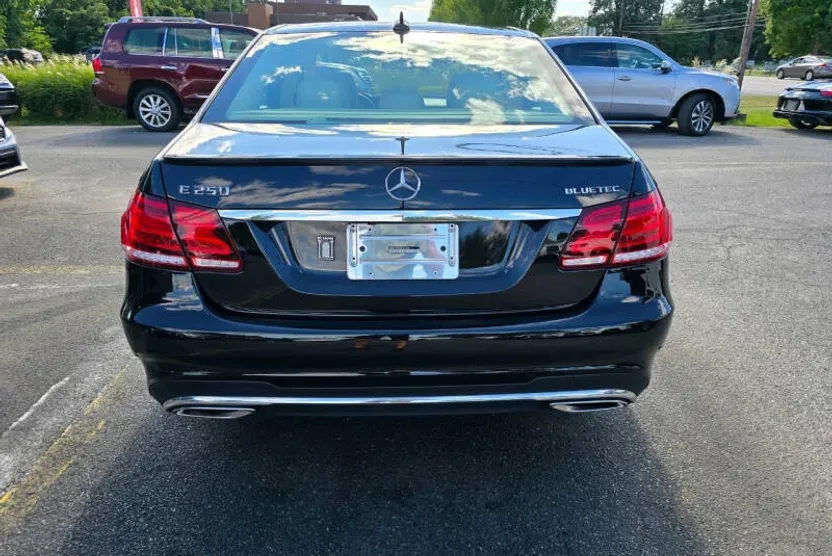 2015 Mercedes Benz E 250 BlueTEC 4MATIC photo 1