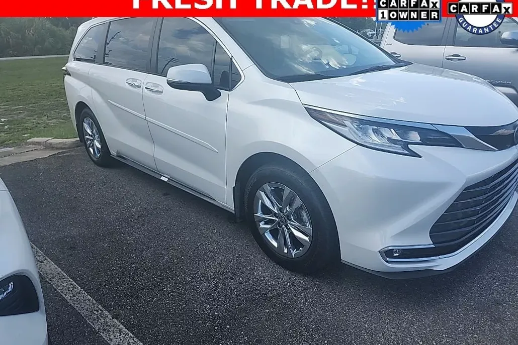 2024 Toyota Sienna Limited photo 1