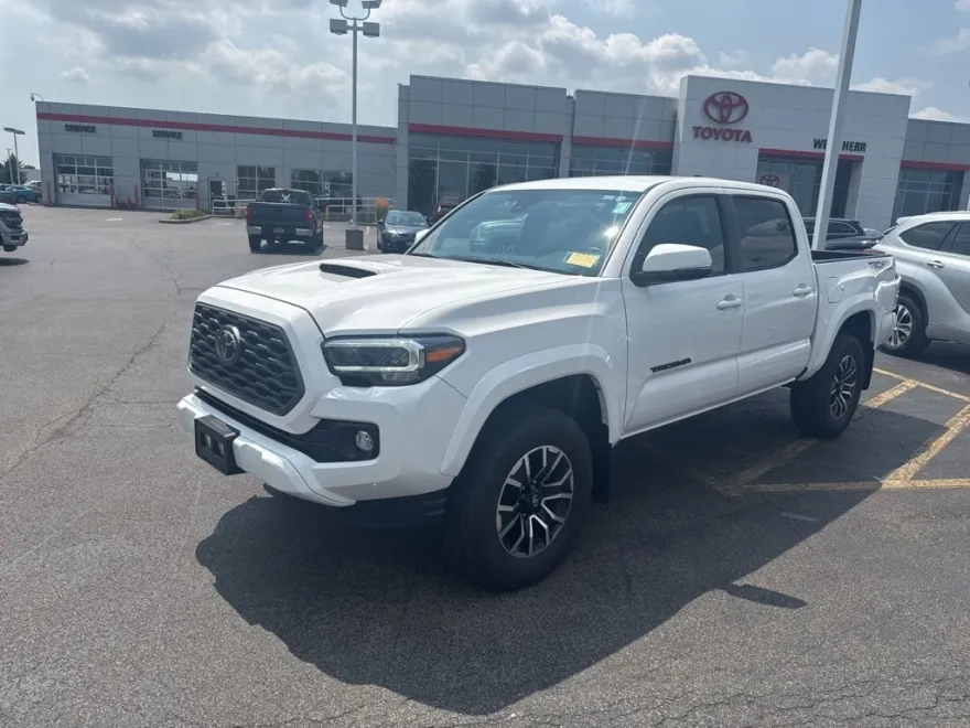 2023 Toyota Tacoma TRD Sport V6 photo 1
