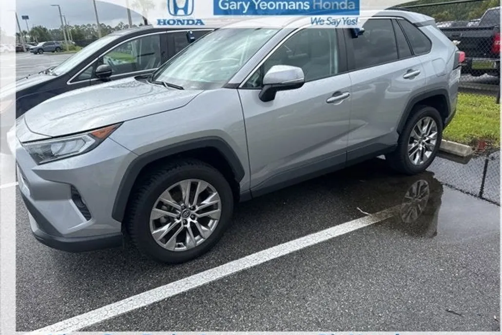 2021 Toyota RAV4 XLE Premium photo 1