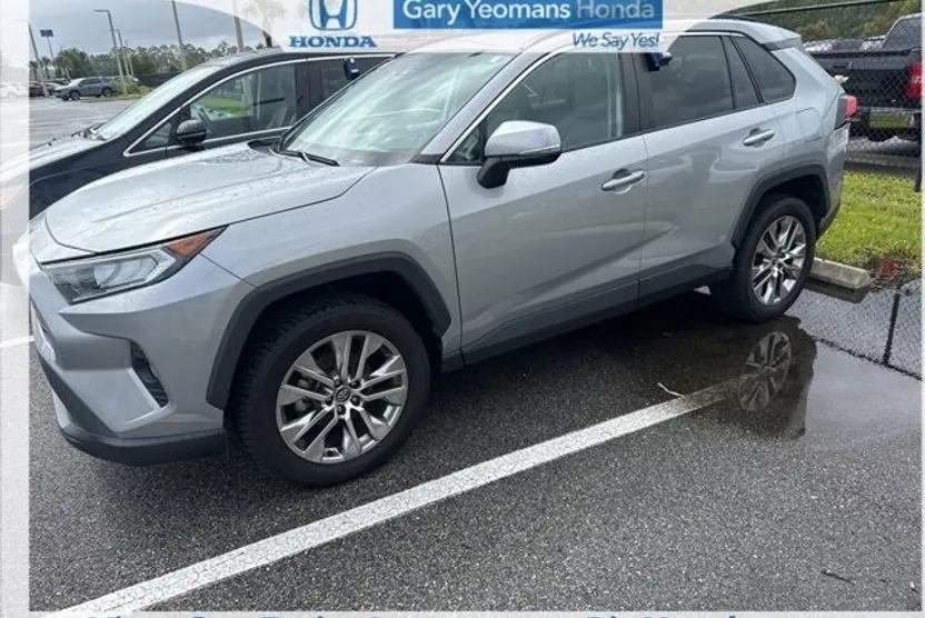 2021 Toyota RAV4 XLE Premium photo 1