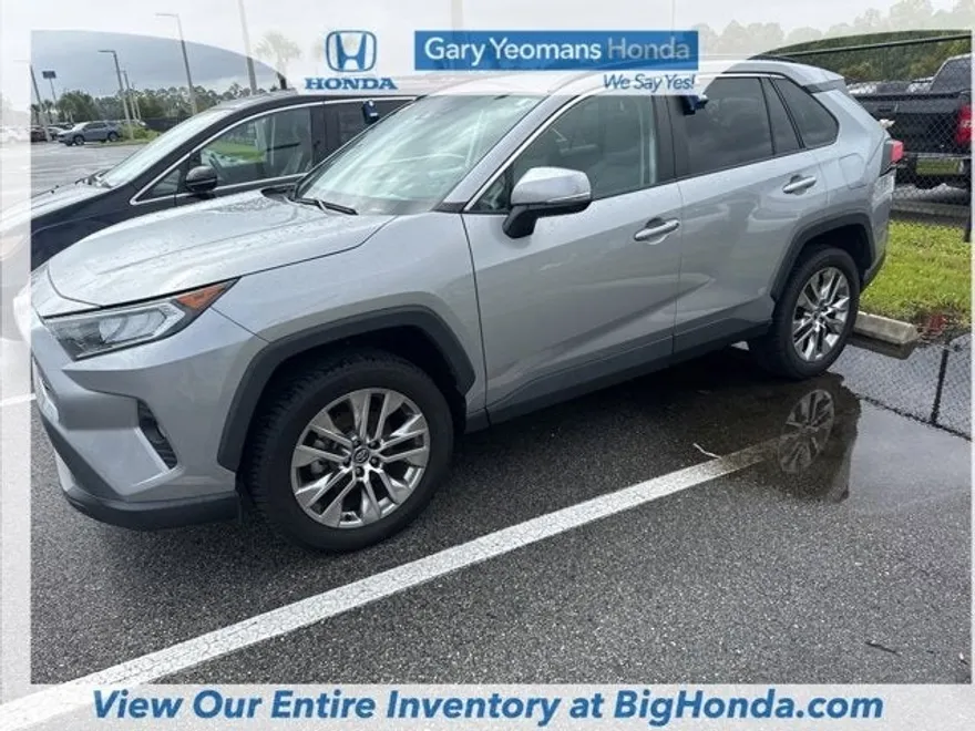 2021 Toyota RAV4 XLE Premium photo 1