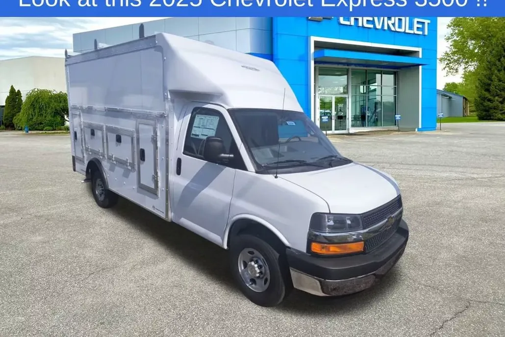 2025 Chevrolet Express Cutaway 3500 photo 1