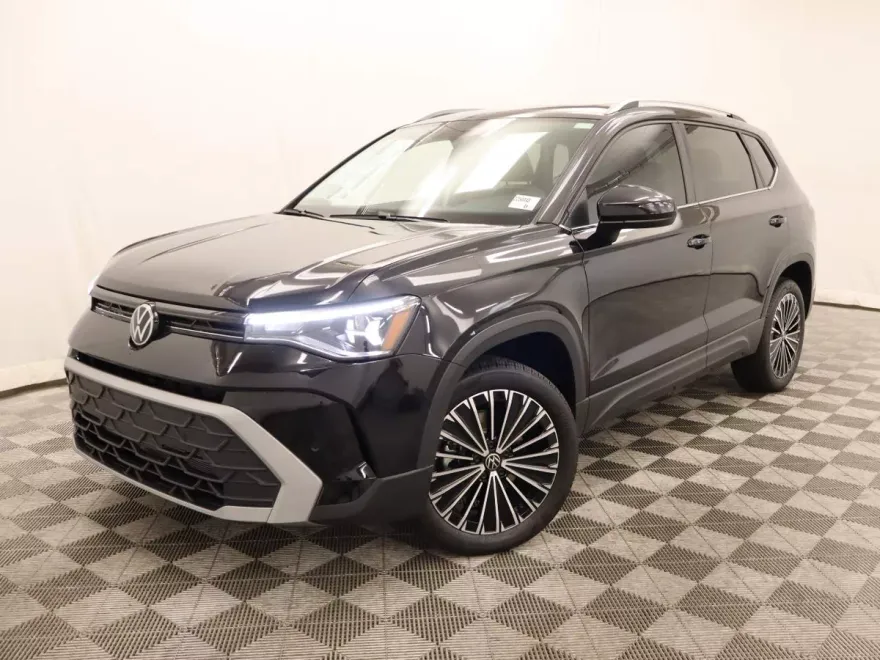 2025 Volkswagen Taos SE photo 1