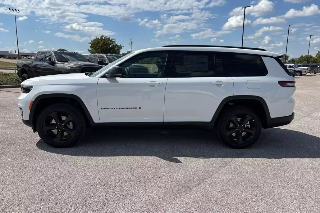 2025 Jeep Grand Cherokee Limited photo 1