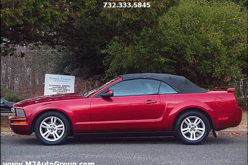 2006 Ford Mustang V6 Premium photo 1