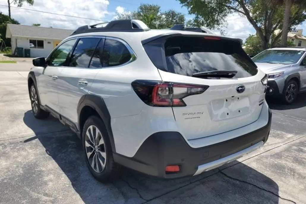 2025 Subaru Outback Touring XT photo 1