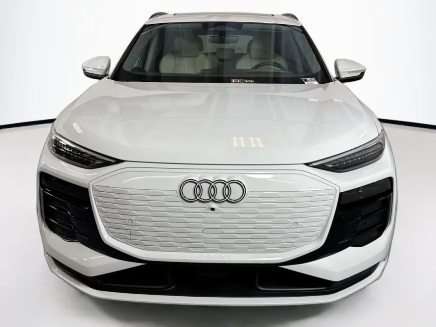 2025 Audi Q6 E-tron Premium Plus photo 1