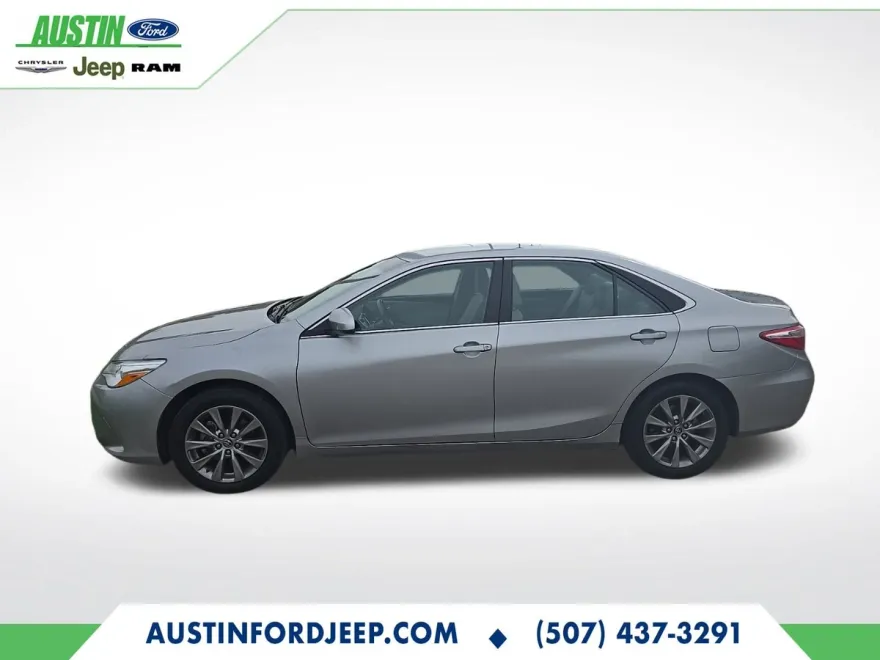 2015 Toyota Camry LE photo 1