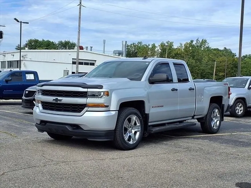 2018 Chevrolet Silverado 1500 Custom photo 1