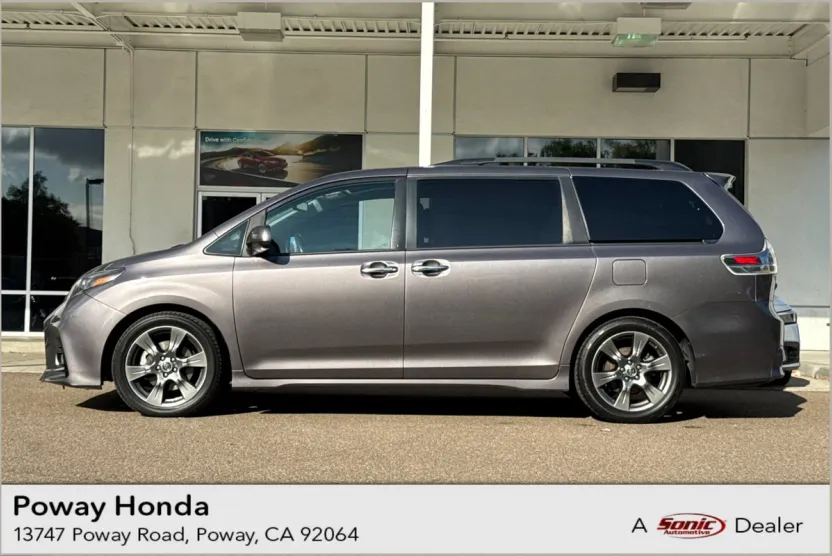 2019 Toyota Sienna SE Premium photo 1