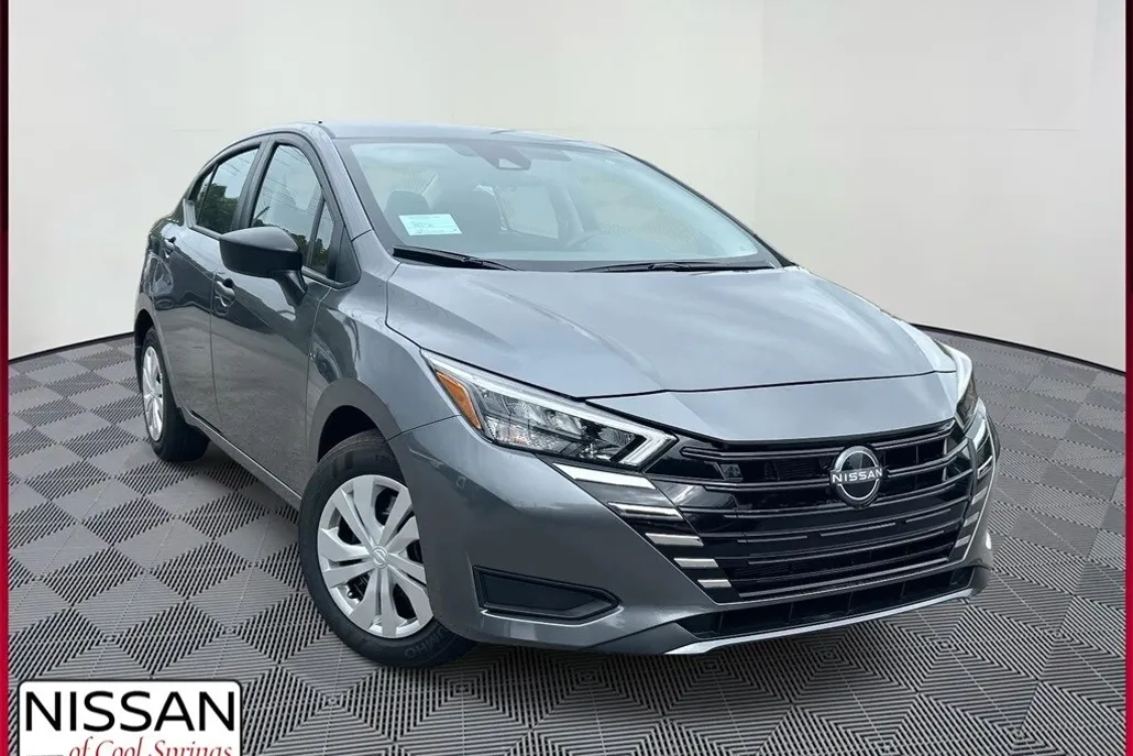 2025 Nissan Versa 1.6 S photo 1