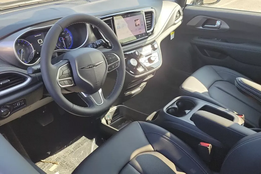 2026 Chrysler Pacifica photo 1