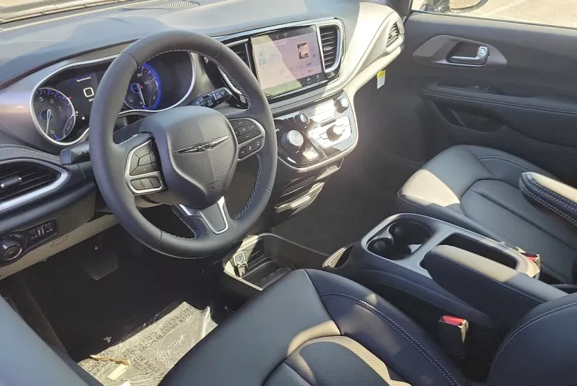 2026 Chrysler Pacifica photo 1