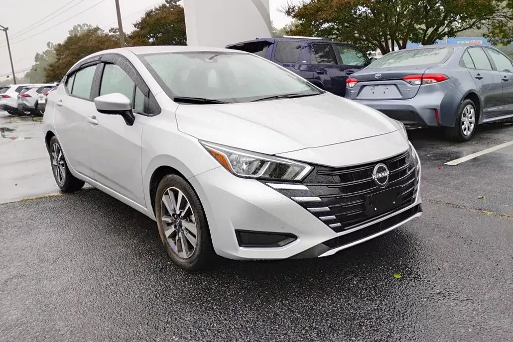 2023 Nissan Versa 1.6 SV Sedan photo 1