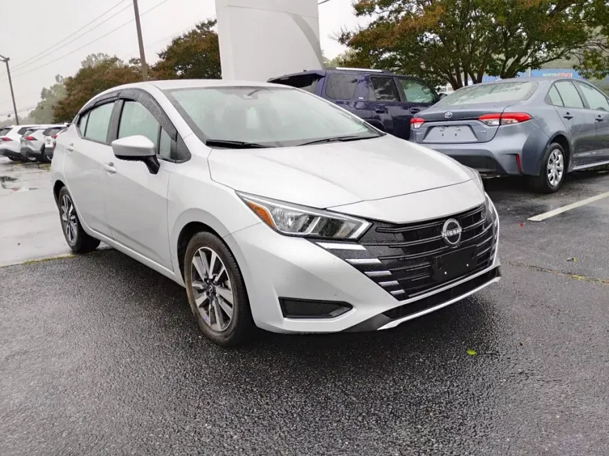2023 Nissan Versa 1.6 SV Sedan photo 1