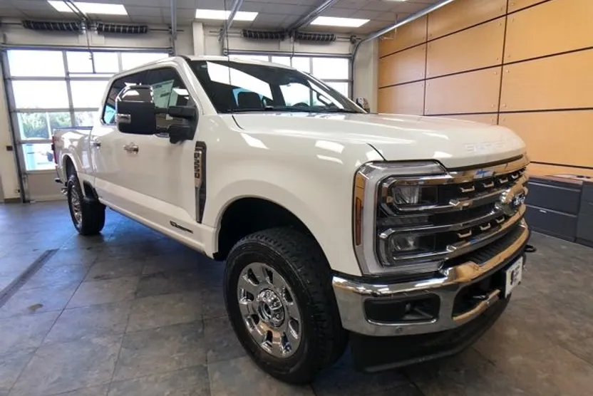 2026 Ford F-250 Lariat photo 1