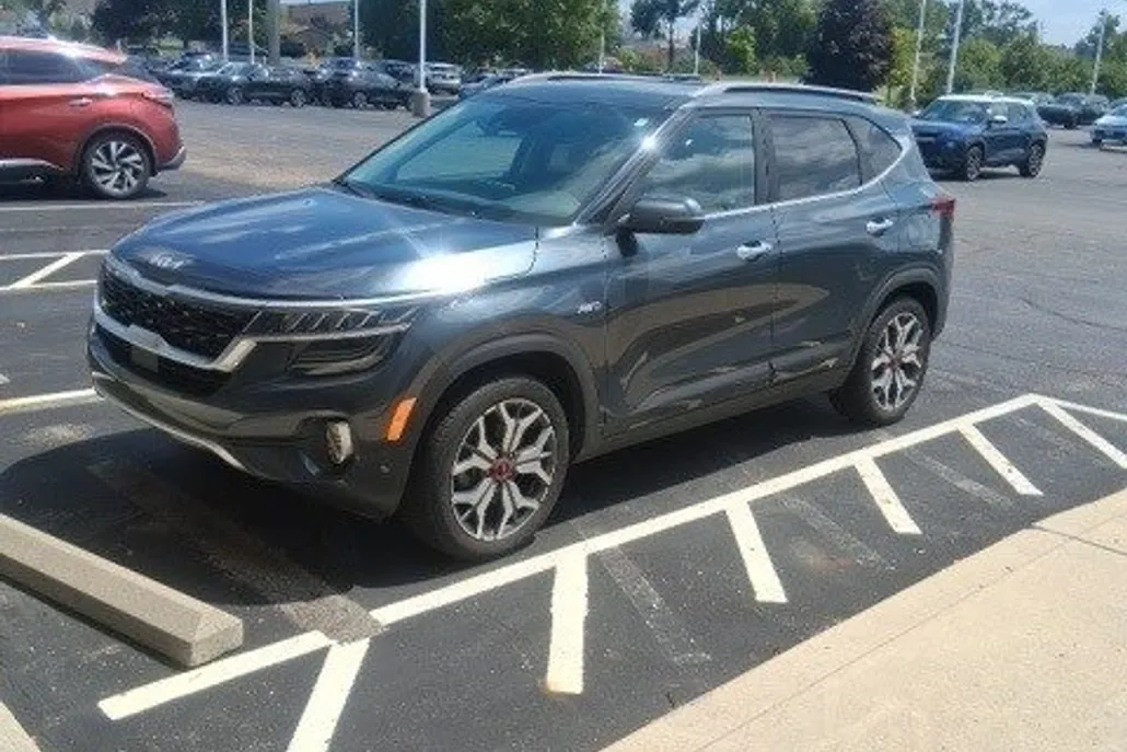 2023 Kia Seltos SX photo 1