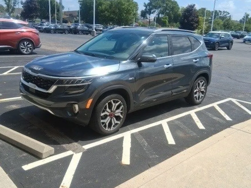 2023 Kia Seltos SX photo 1