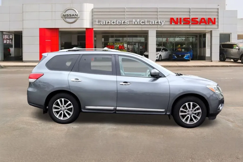 2015 Nissan Pathfinder SL photo 1