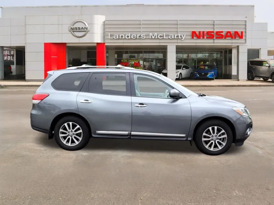 2015 Nissan Pathfinder SL photo 1