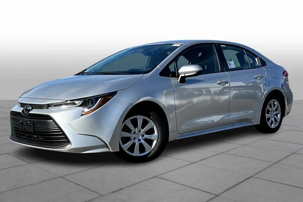 2026 Toyota Corolla LE photo 1