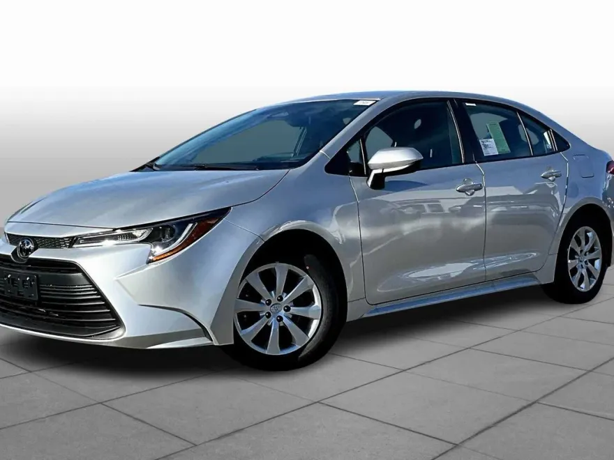 2026 Toyota Corolla LE photo 1