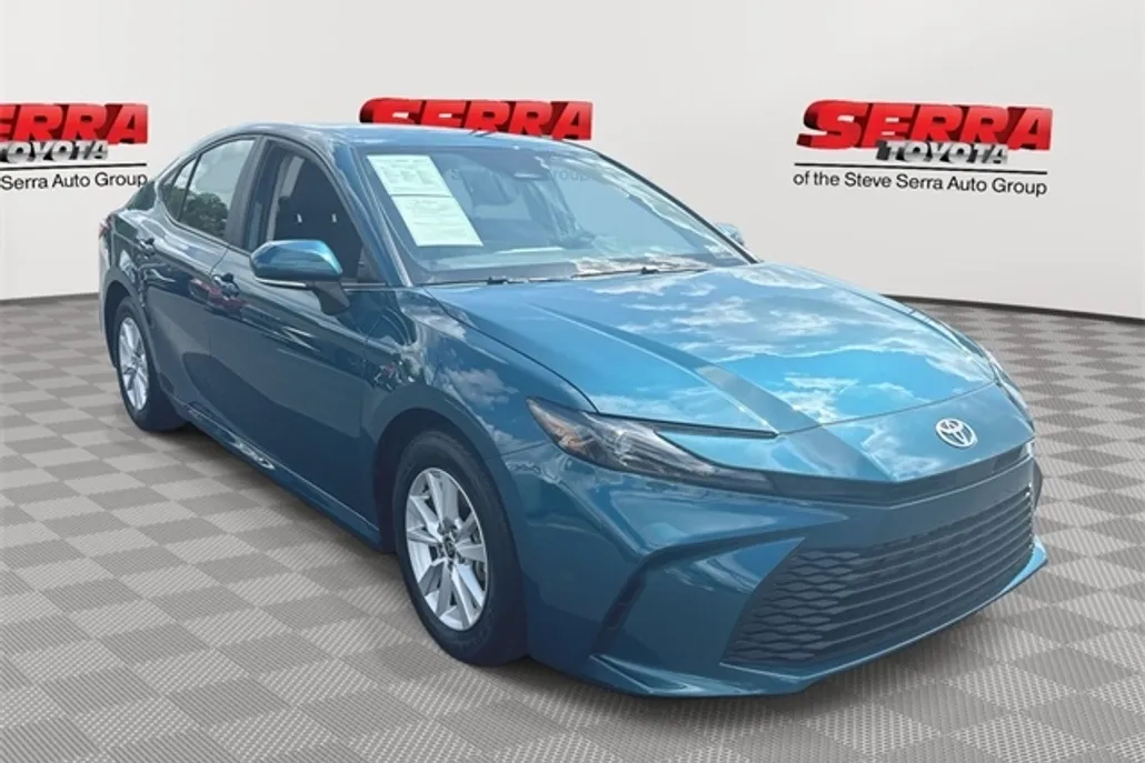 2025 Toyota Camry LE photo 1