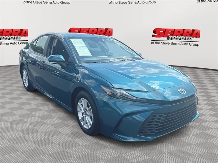 2025 Toyota Camry LE photo 1