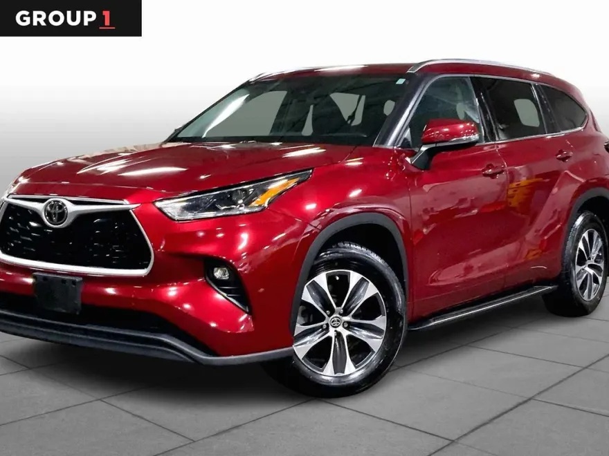 2021 Toyota Highlander XLE photo 1