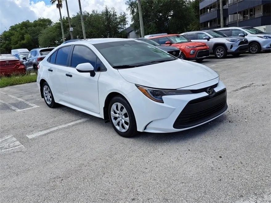 2024 Toyota Corolla LE photo 1