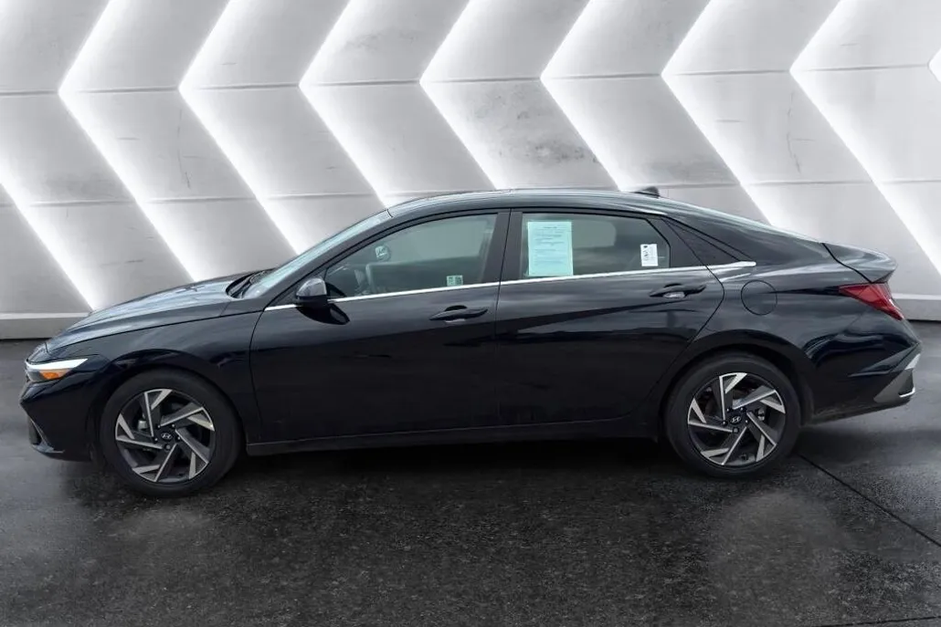 2024 Hyundai Elantra SEL Convenience photo 1