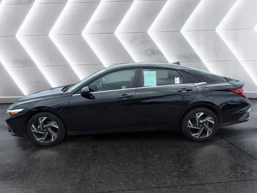 2024 Hyundai Elantra SEL Convenience photo 1