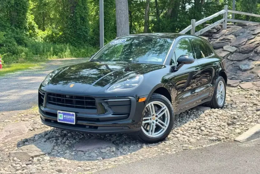 2022 Porsche Macan Base photo 1