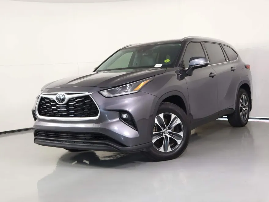 2021 Toyota Highlander XLE photo 1