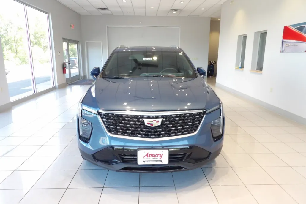 2024 Cadillac XT4 Premium Luxury photo 1