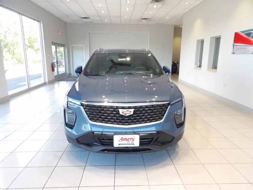 2024 Cadillac XT4 Premium Luxury photo 1