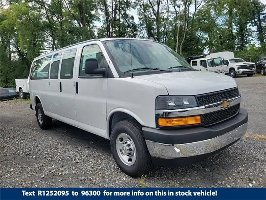 2024 Chevrolet Express Cargo 3500 photo 1