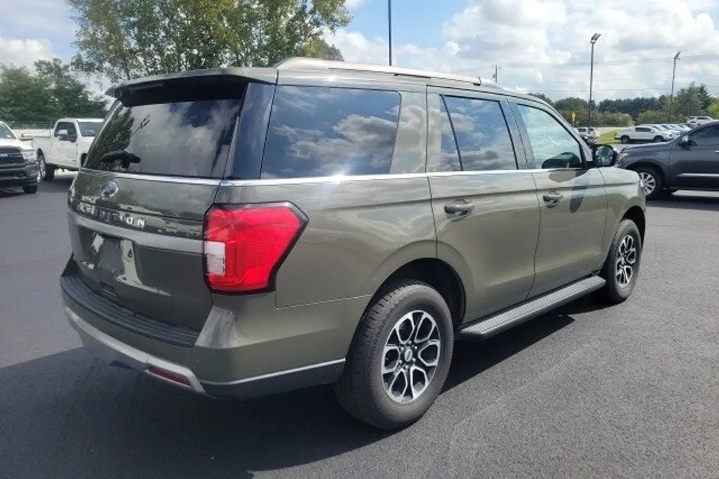 2024 Ford Expedition XLT photo 1
