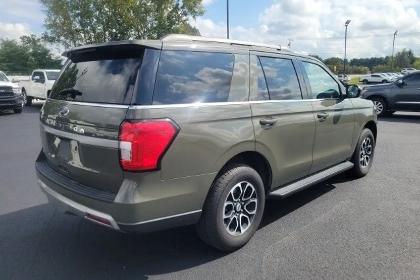 2024 Ford Expedition XLT photo 1