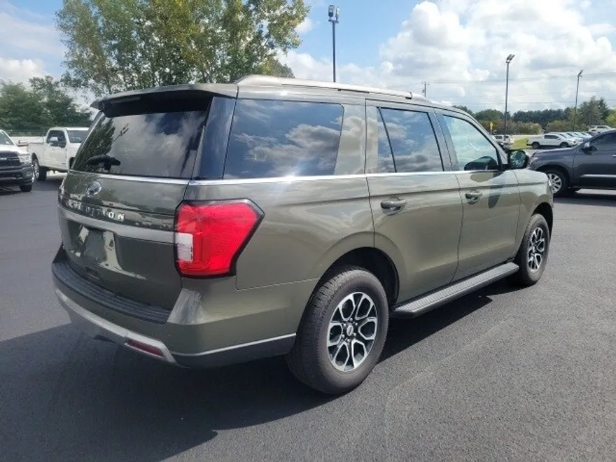 2024 Ford Expedition XLT photo 1