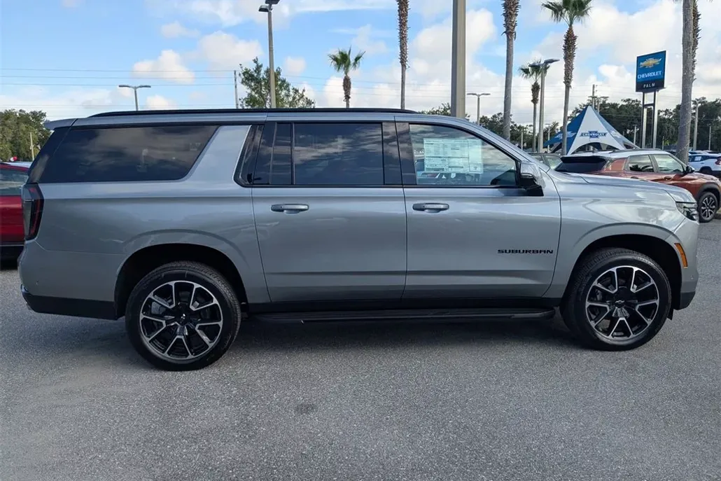 2025 Chevrolet Suburban RST photo 1