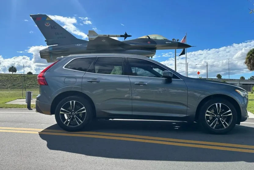 2018 Volvo XC60 Momentum photo 1