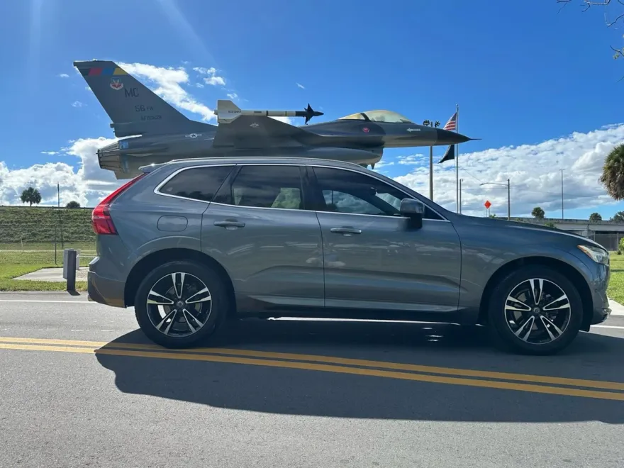 2018 Volvo XC60 Momentum photo 1