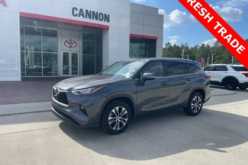 2020 Toyota Highlander XLE photo 1