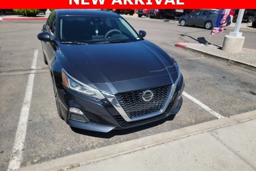 2021 Nissan Altima SV photo 1