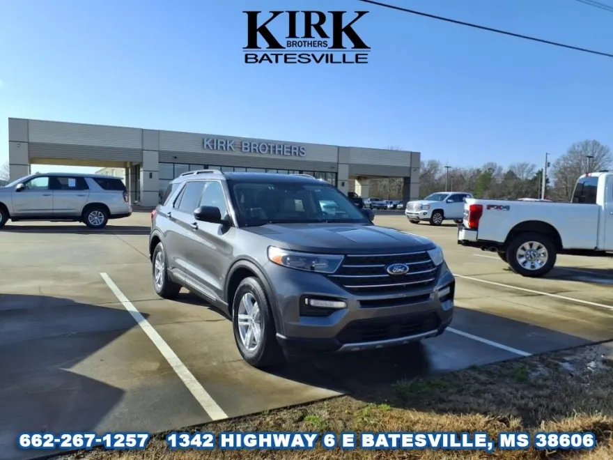 2023 Ford Explorer XLT photo 1